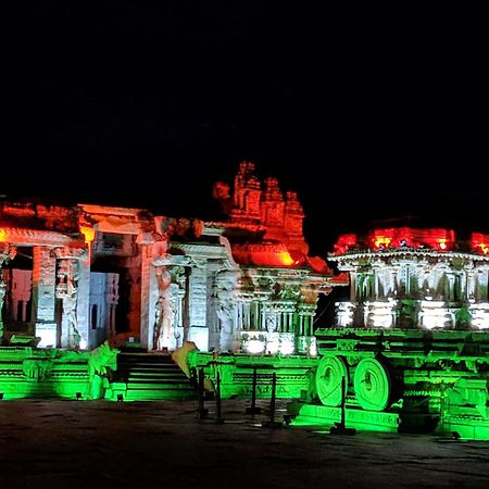 Hotel Varsha Hampi Extérieur photo