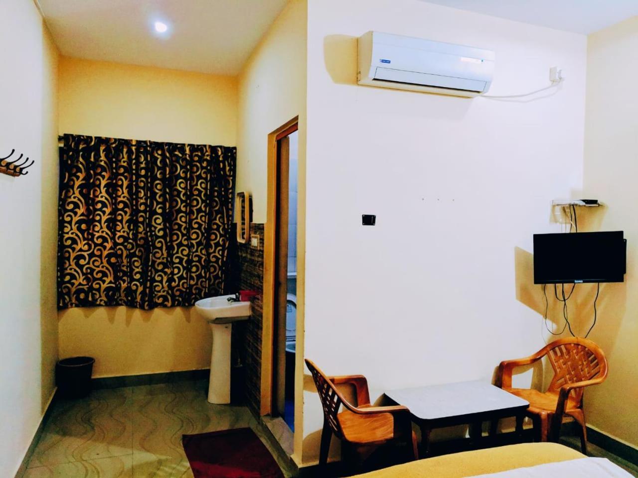 Hotel Varsha Hampi Extérieur photo