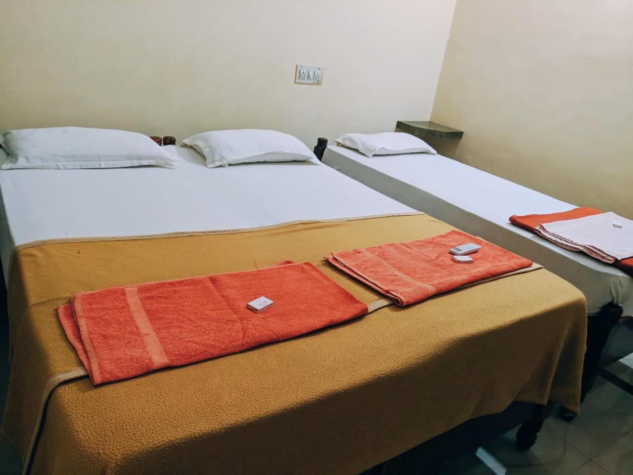 Hotel Varsha Hampi Extérieur photo