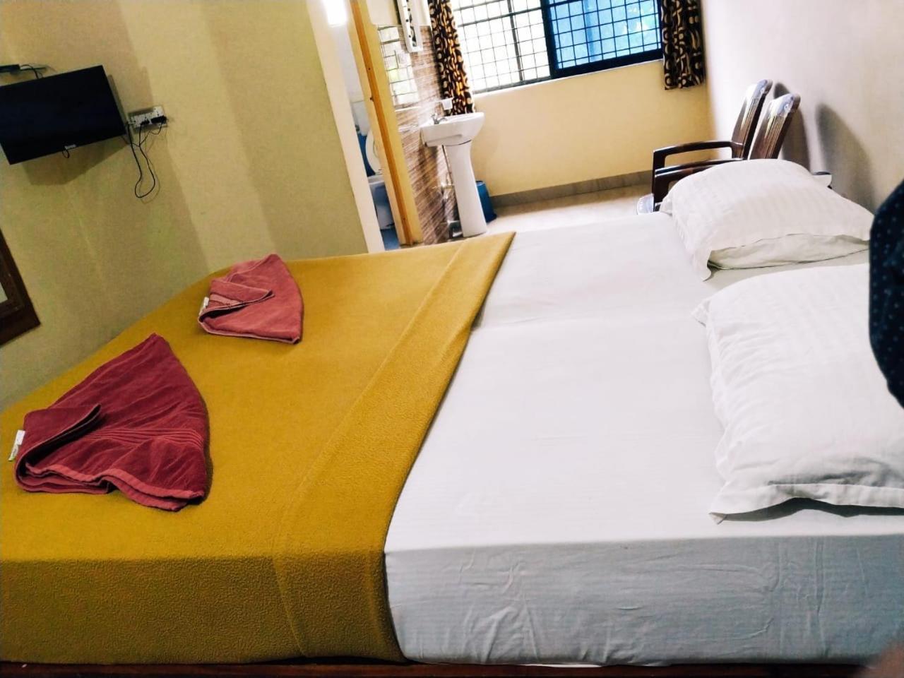 Hotel Varsha Hampi Extérieur photo