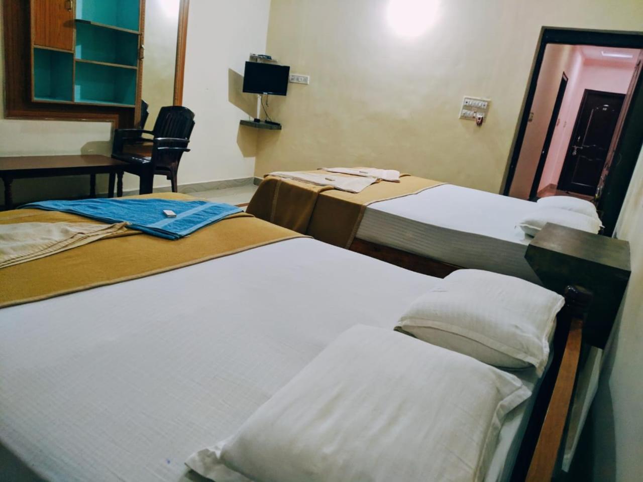 Hotel Varsha Hampi Extérieur photo