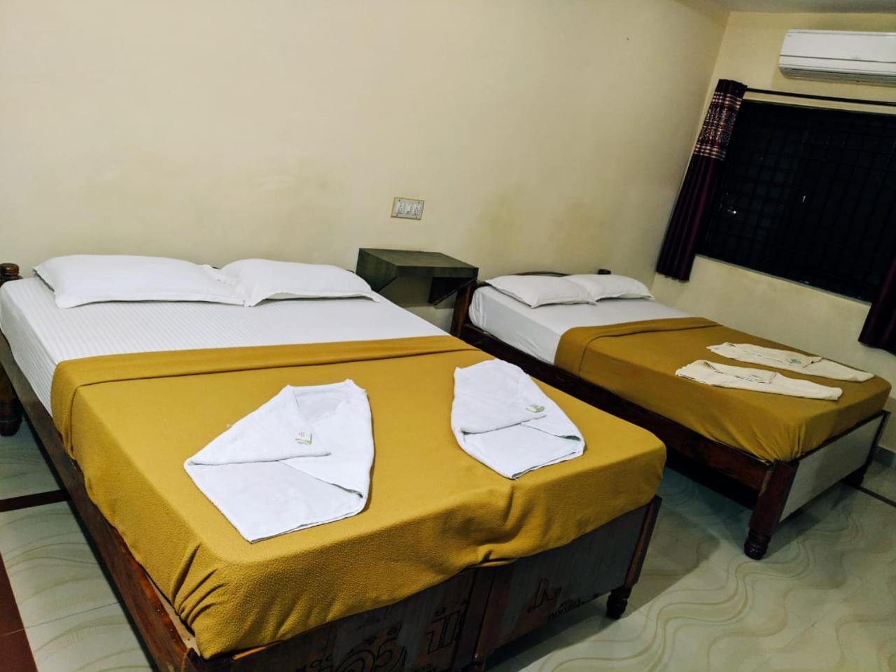 Hotel Varsha Hampi Extérieur photo