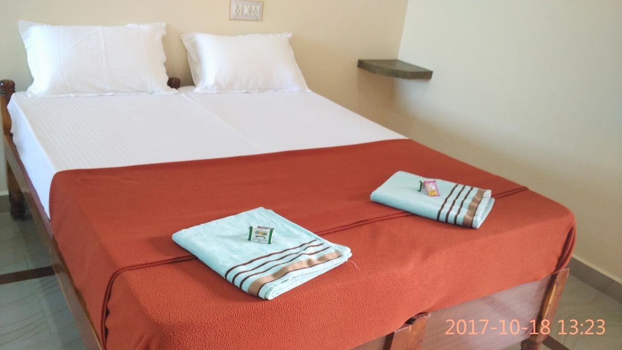 Hotel Varsha Hampi Extérieur photo