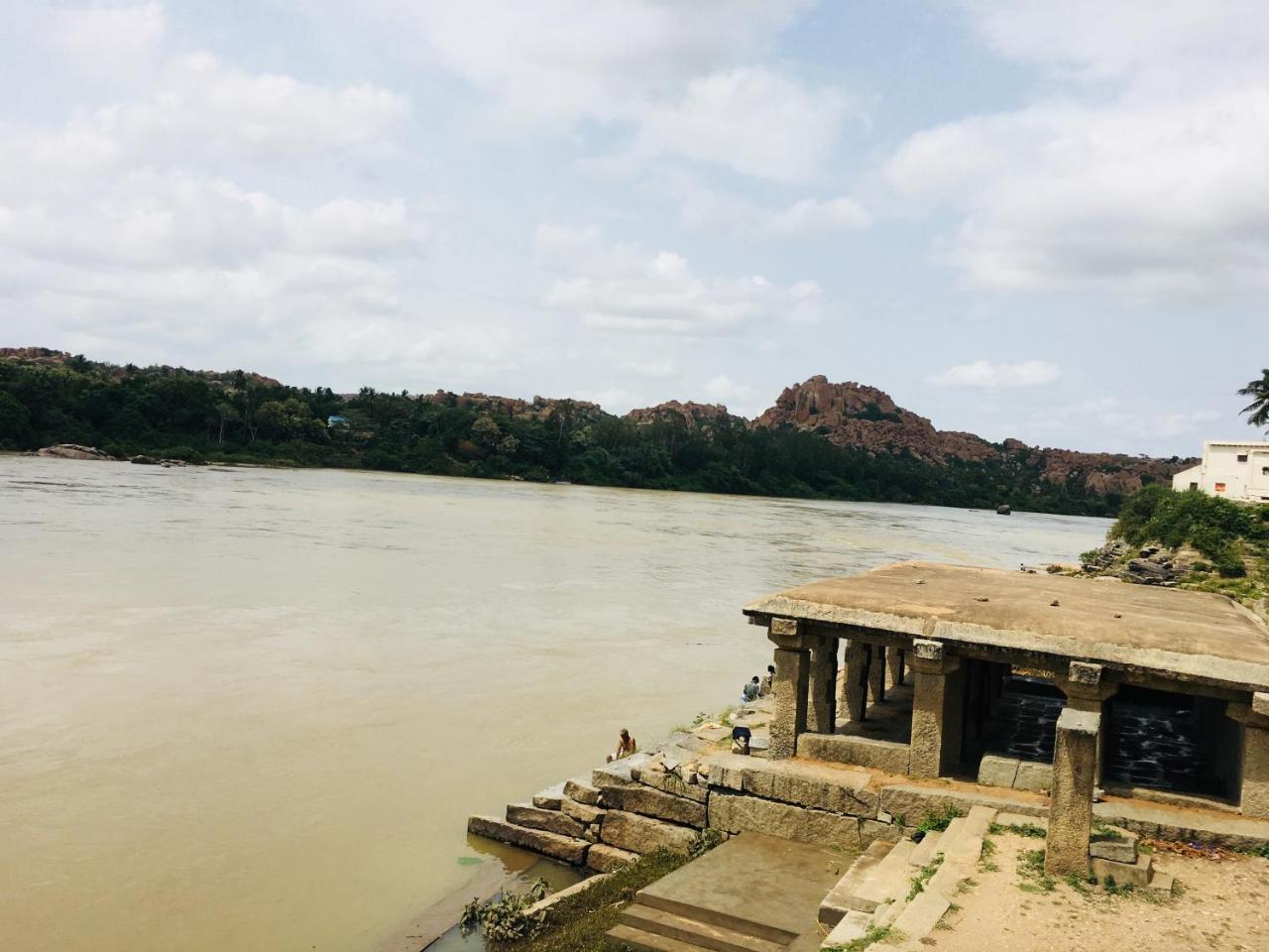 Hotel Varsha Hampi Extérieur photo