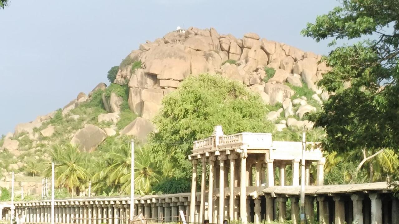 Hotel Varsha Hampi Extérieur photo