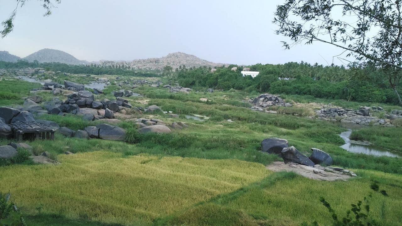 Hotel Varsha Hampi Extérieur photo