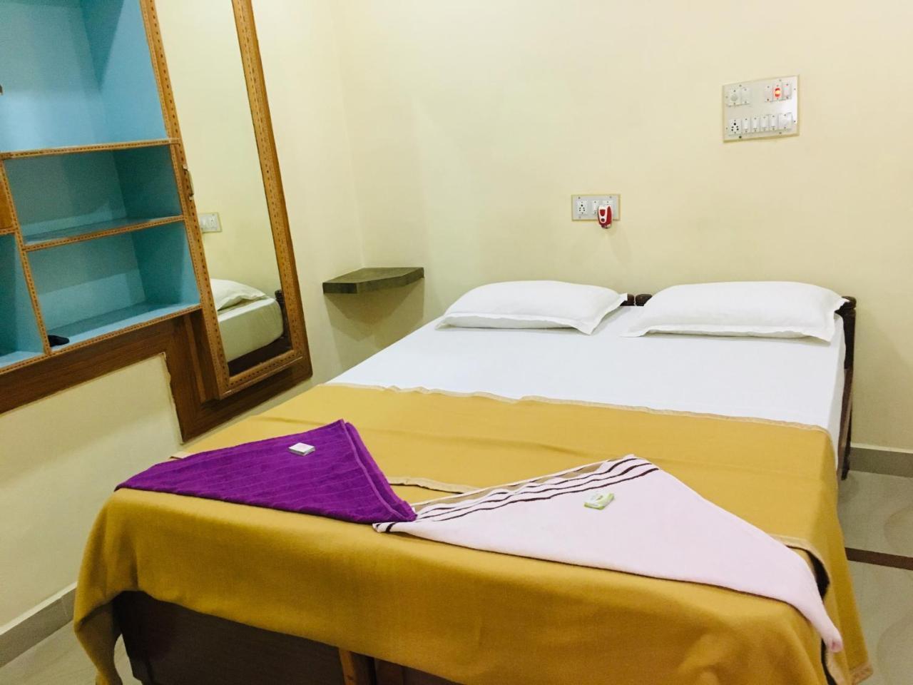 Hotel Varsha Hampi Extérieur photo