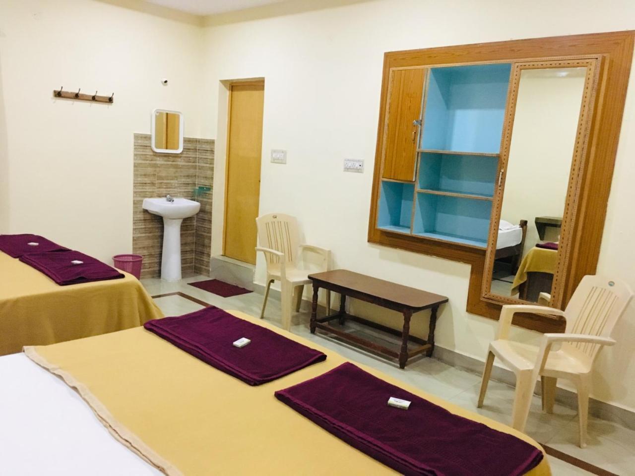 Hotel Varsha Hampi Extérieur photo