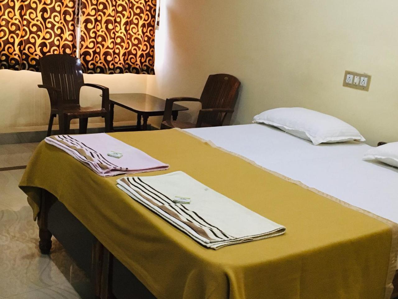 Hotel Varsha Hampi Extérieur photo