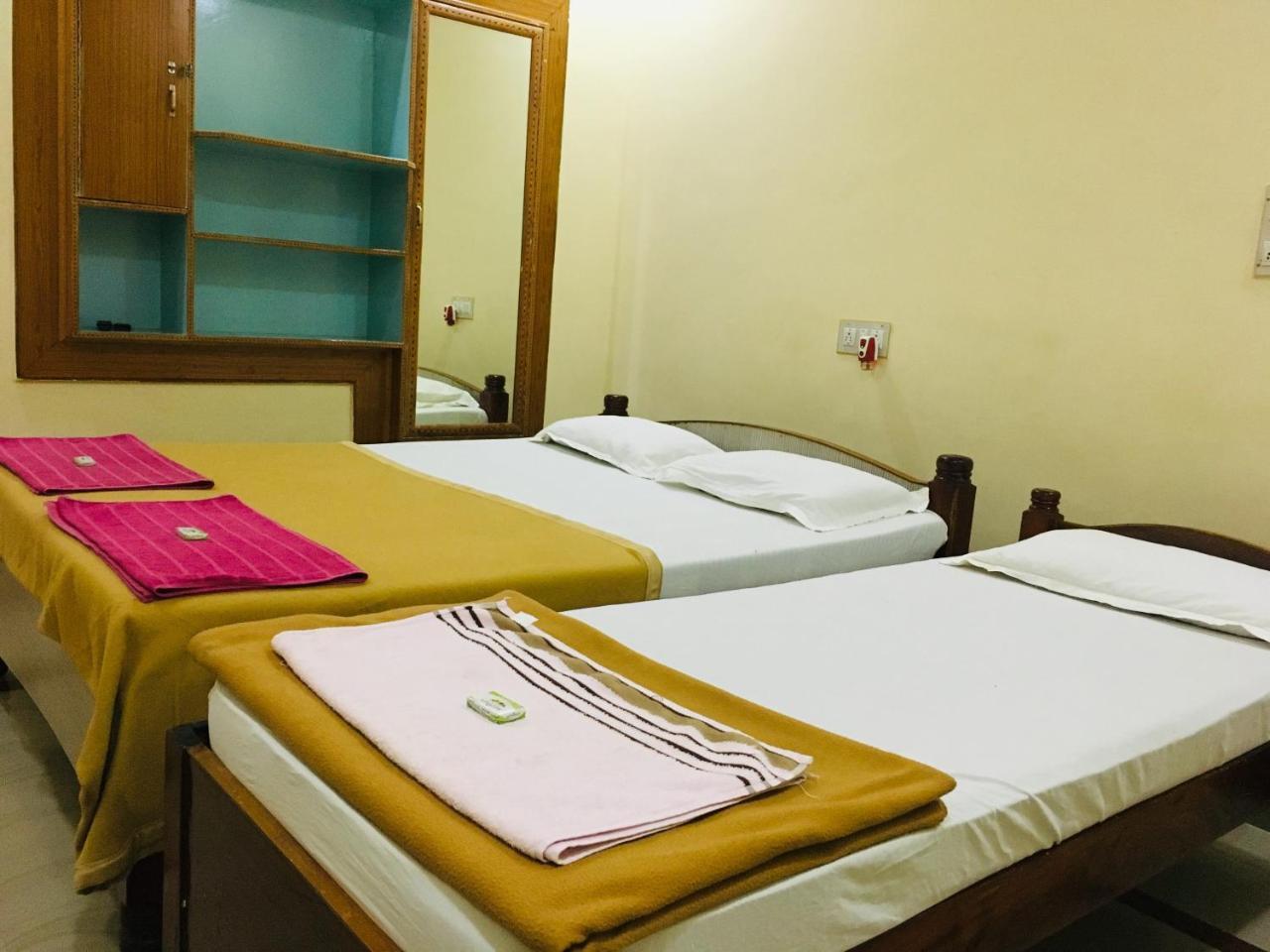 Hotel Varsha Hampi Extérieur photo